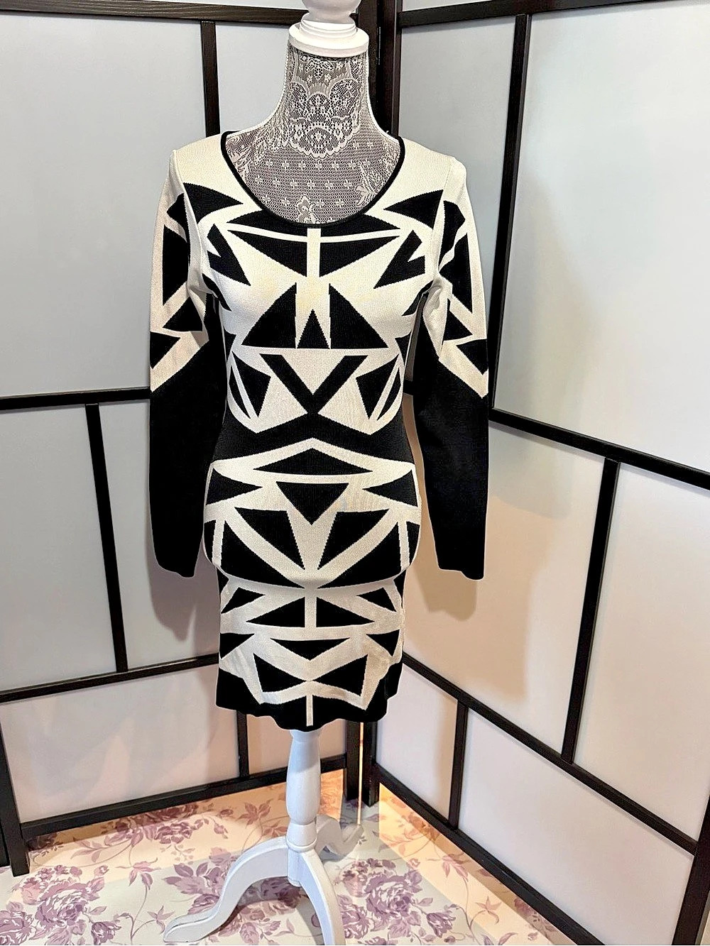Parker Geometric Mini Dress in Black & White Size Small
